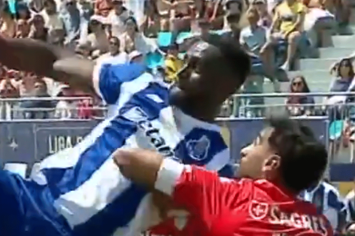 Jackson Martínez revive su magia en Porto: un golazos en el torneo de leyendas
