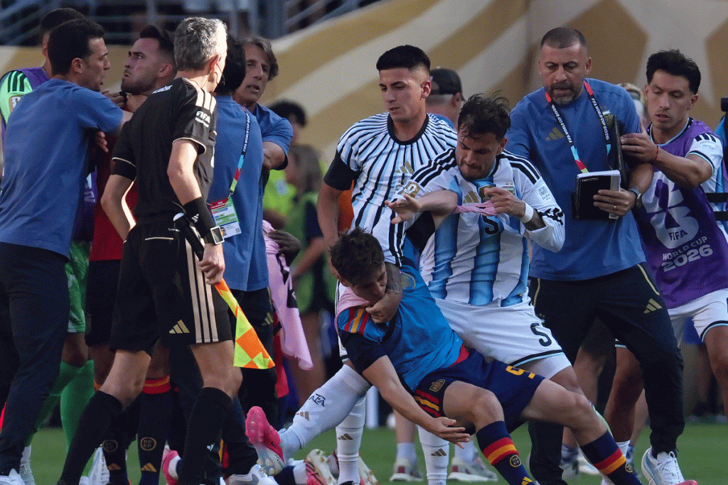 Duras sanciones de FIFA tras la pelea en la final del Mundial