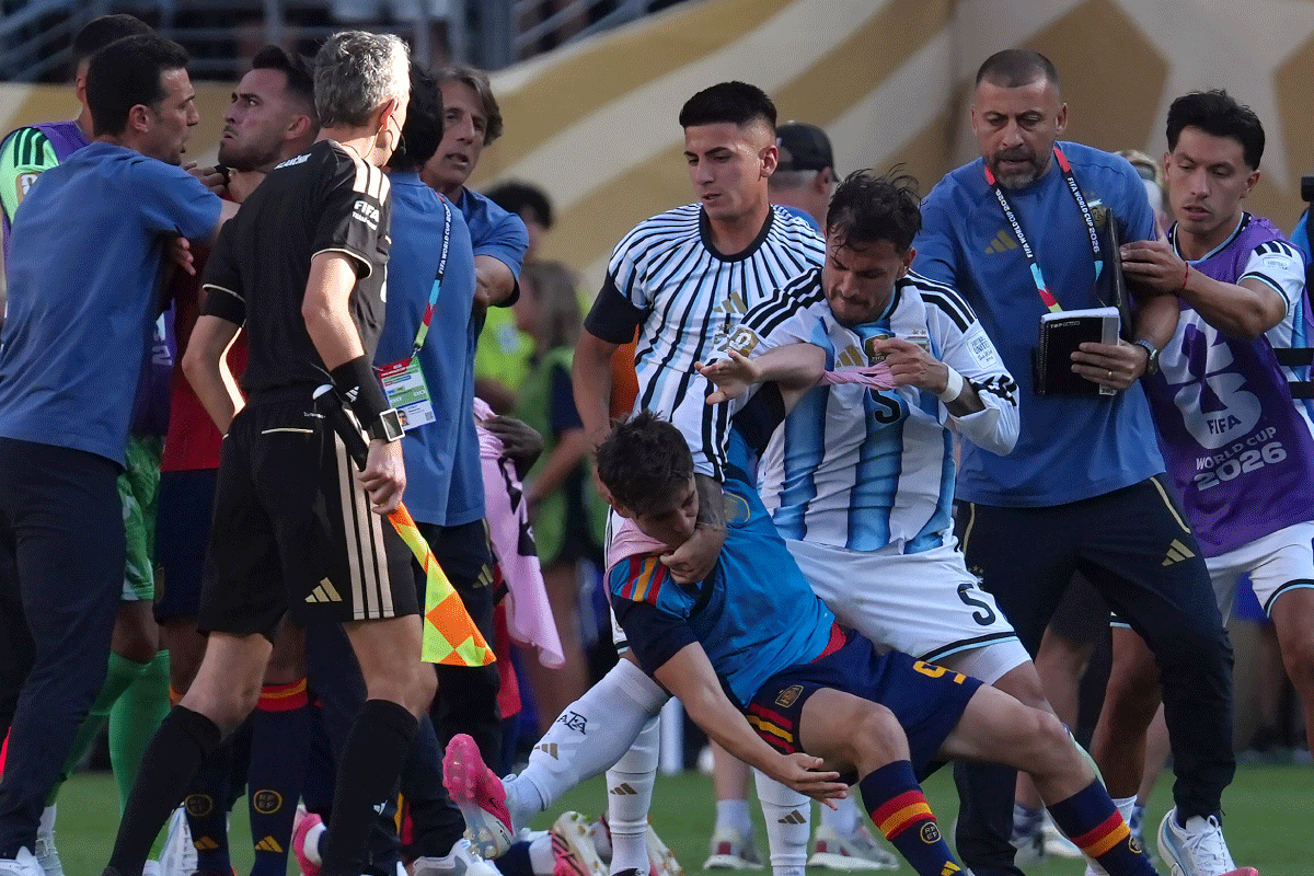 Duras sanciones de FIFA tras la pelea en la final del Mundial
