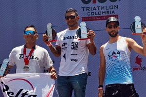 Rionegrero David Zapata logra podio general en el IRONMAN 5150 Cartagena 2026